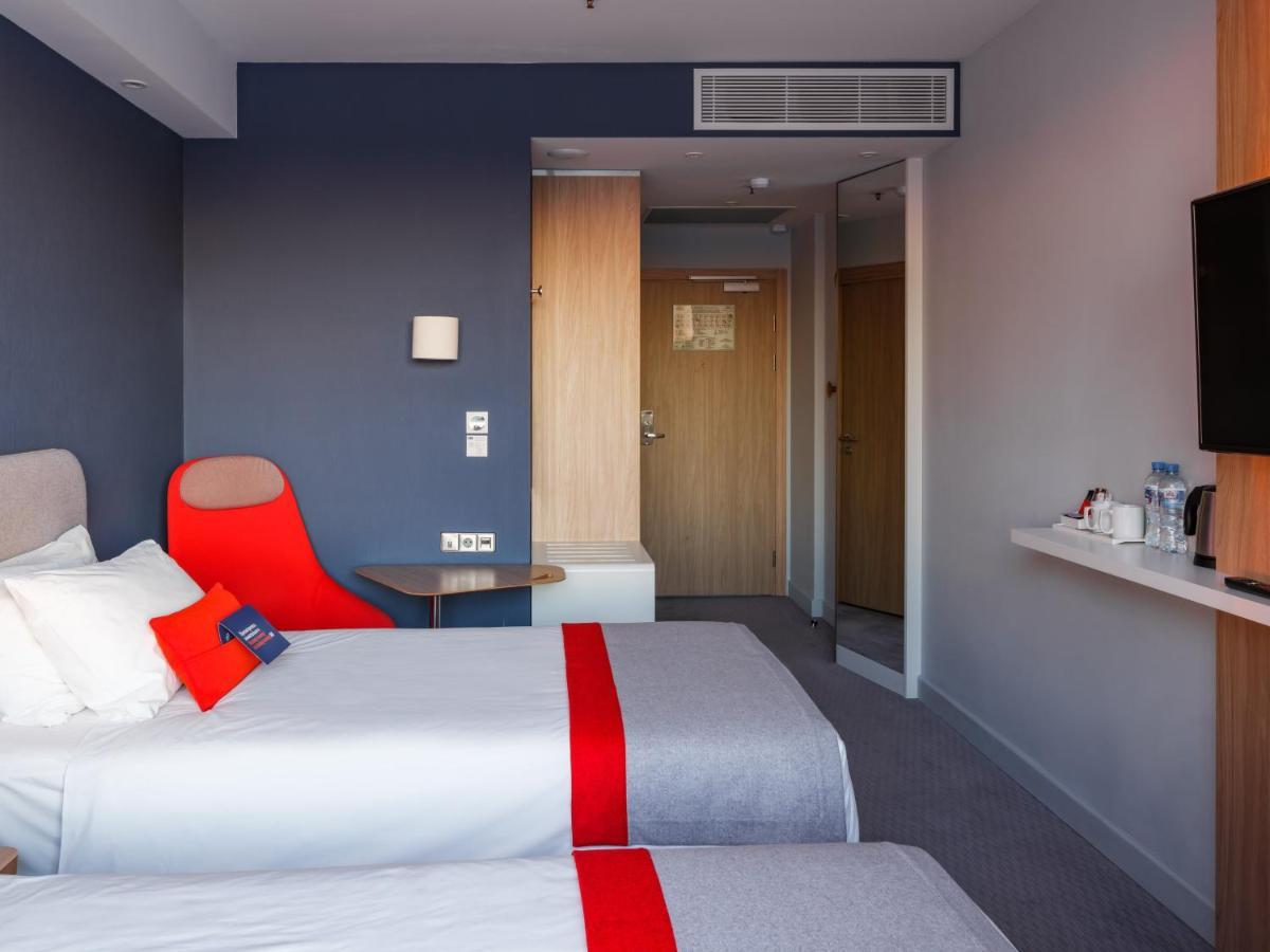 Holiday Inn Express Moscow - Sheremetyevo Airport, An Ihg Hotel Buitenkant foto