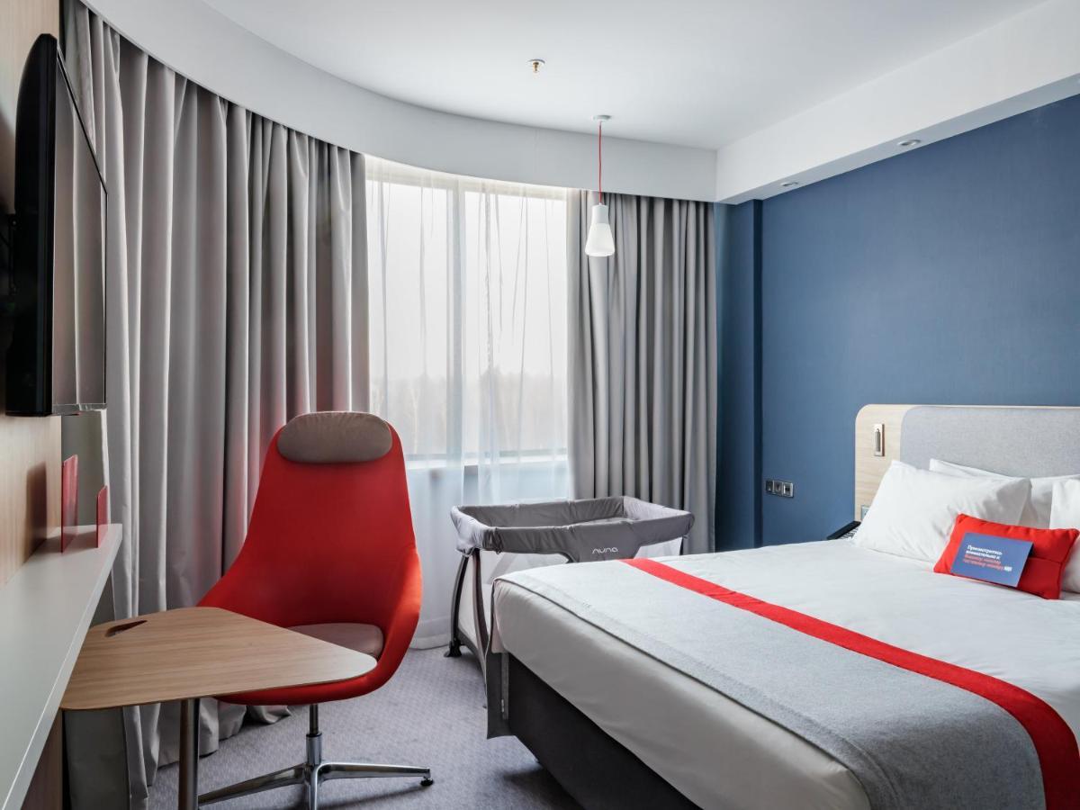 Holiday Inn Express Moscow - Sheremetyevo Airport, An Ihg Hotel Buitenkant foto