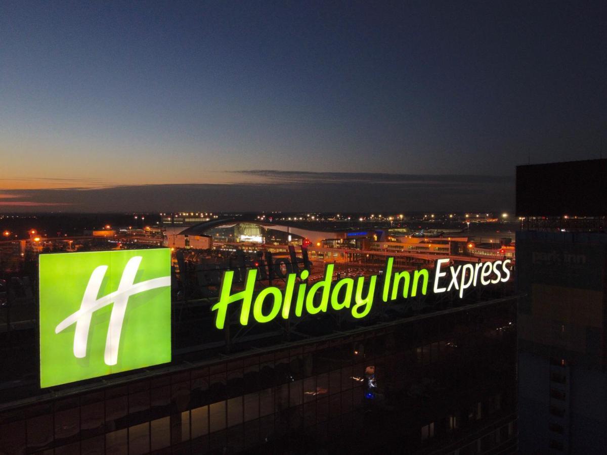 Holiday Inn Express Moscow - Sheremetyevo Airport, An Ihg Hotel Buitenkant foto